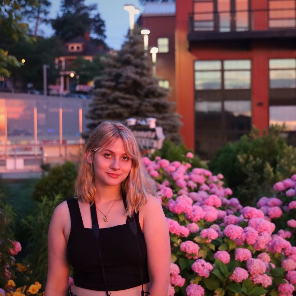 Meet your Posher, Cassandra